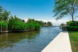 147 Eaton Ln, West Islip, NY 11795 - Photo 41