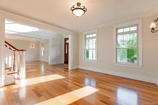 147 Eaton Ln, West Islip, NY 11795 - Photo 7