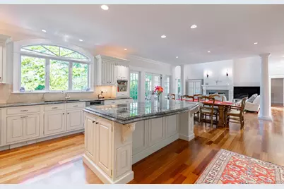 147 Eaton Lane, West Islip, NY 11795 - Photo 13