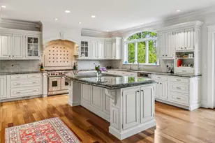 147 Eaton Ln, West Islip, NY 11795 - Photo 29