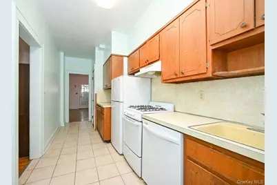 72-19 72 Street, Glendale, NY 11385 - Photo 5