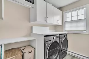 20 Robert Rd, Glen Cove, NY 11542 - Photo 17