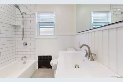 386 Mulry Lane, Lawrence, NY 11559 - Photo 29