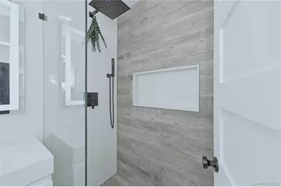 81 Alhambra Drive, Oceanside, NY 11572 - Photo 17