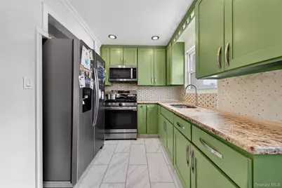 10424 187th Street, Saint Albans, NY 11412 - Photo 11