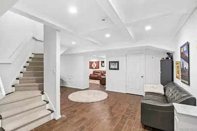 1550 Laurel Hollow Road, Syosset, NY 11791 - Photo 27