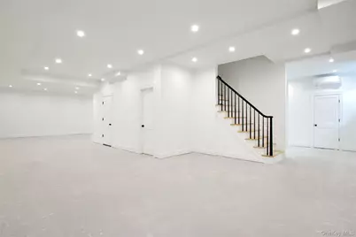 409 Abbey Road, Manhasset, NY 11030 - Photo 19
