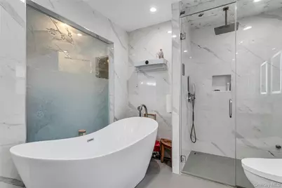 170 Old Courthouse Road, Manhasset Hills, NY 11040 - Photo 21