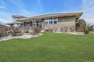 170 Old Courthouse Rd, Manhasset Hills, NY 11040 - Photo 35