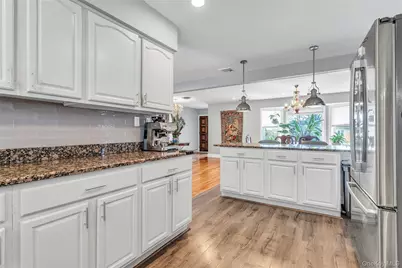 170 Old Courthouse Road, Manhasset Hills, NY 11040 - Photo 11