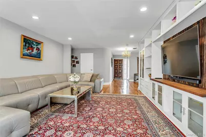 170 Old Courthouse Road, Manhasset Hills, NY 11040 - Photo 13