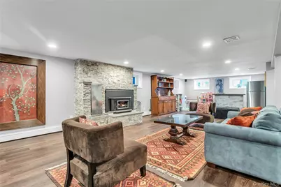 170 Old Courthouse Road, Manhasset Hills, NY 11040 - Photo 25