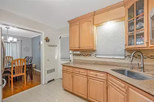 67-22 166th St, Fresh Meadows, NY 11365 - Photo 9