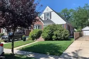 6722 166St St, Fresh Meadows, NY 11365 - Photo 3