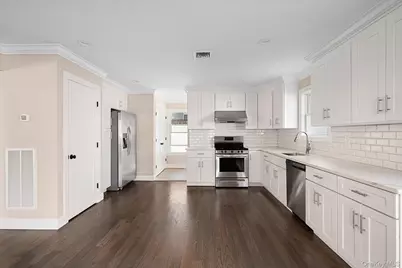 6 Gail Grace Court, Copiague, NY 11726 - Photo 9