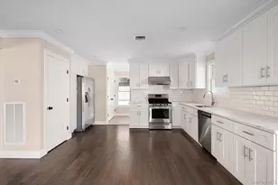 6 Gail Grace Ct, Copiague, NY 11726 - Photo 9