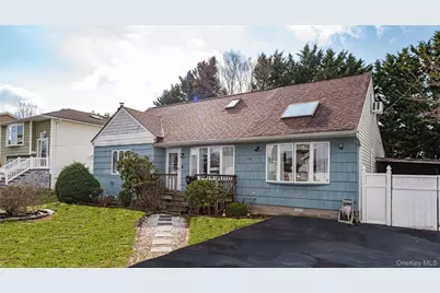 14 Willoughby Place, West Islip, NY 11795 - Photo 1