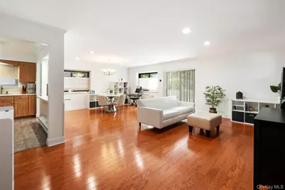 21 Canterbury Road #6, Great Neck, NY 11021 - Photo 3