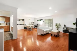 21 Canterbury Rd, Great Neck, NY 11021 - Photo 3