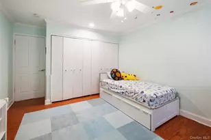 21 Canterbury Rd, Great Neck, NY 11021 - Photo 25