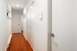 21 Canterbury Rd, Great Neck, NY 11021 - Photo 17