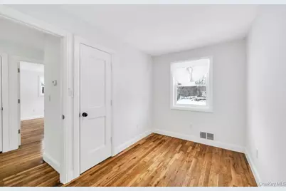 33 Silverpine Drive, Amityville, NY 11701 - Photo 11