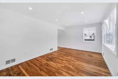 33 Silverpine Drive, Amityville, NY 11701 - Photo 7