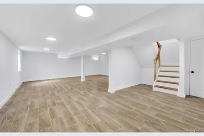 33 Silverpine Drive, Amityville, NY 11701 - Photo 17