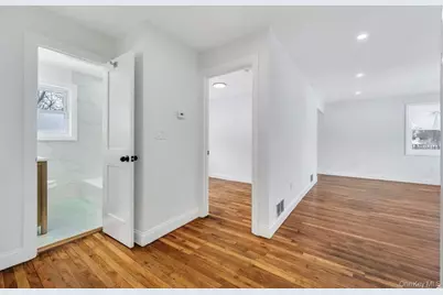 33 Silverpine Drive, Amityville, NY 11701 - Photo 15