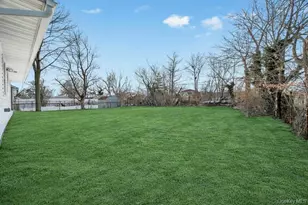 33 Silverpine Dr, Amityville, NY 11701 - Photo 21