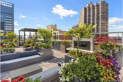 300 E 40th Street #4T, New York, NY 10016 - Photo 21