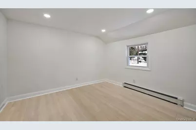 10 Linda Ln, Central Islip, NY 11722 - Photo 9