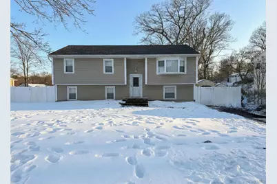 76 Woodland Avenue, Central Islip, NY 11722 - Photo 3