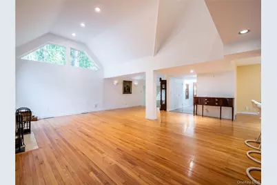 127 Wooleys Lane, Great Neck, NY 11023 - Photo 5