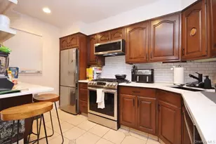 423 Parkview Ave, Yonkers, NY 10710 - Photo 5