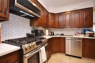 423 Parkview Avenue, Yonkers, NY 10710 - Photo 7