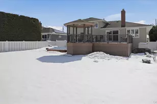 2432 Aron Dr N, Seaford, NY 11783 - Photo 29