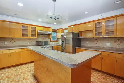 237 Coligni Avenue, New Rochelle, NY 10801 - Photo 15