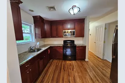 8 Town Path #2, Glen Cove, NY 11542 - Photo 3