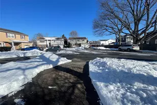 840 Robin Ct, Baldwin, NY 11510 - Photo 33