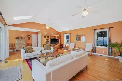 321 Sound Beach Boulevard, Sound Beach, NY 11789 - Photo 7