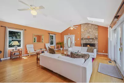 321 Sound Beach Boulevard, Sound Beach, NY 11789 - Photo 7
