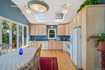 321 Sound Beach Boulevard, Sound Beach, NY 11789 - Photo 11