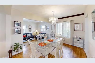 262 Cherry Place, East Meadow, NY 11554 - Photo 5