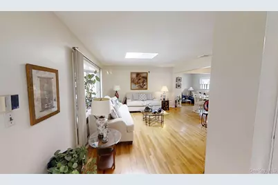 262 Cherry Place, East Meadow, NY 11554 - Photo 3