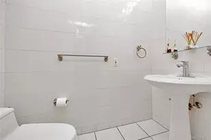 708 Park Ln, Cedarhurst, NY 11516 - Photo 9