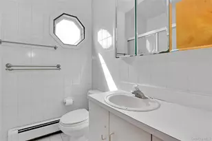 708 Park Ln, Cedarhurst, NY 11516 - Photo 13