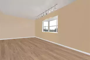 708 Park Ln, Cedarhurst, NY 11516 - Photo 11