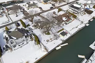 25 Dolphin Rd, East Quogue, NY 11942 - Photo 29