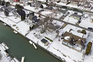 25 Dolphin Rd, East Quogue, NY 11942 - Photo 31